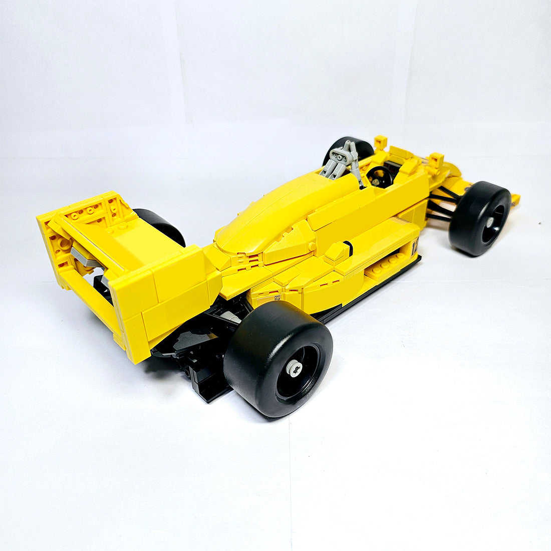 MOC-220329 1/16 Scale Lotus 99T 1987 F1 Race Car Model Building Blocks Set(738PCS/Yellow) - cubertime