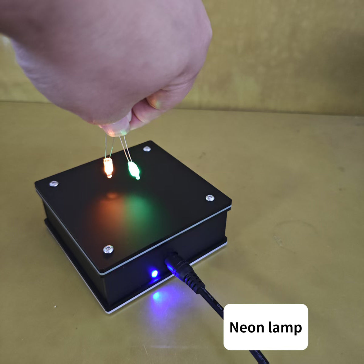 Tesla Coil Wireless Lighting Device - Educational Tech Gift - cubertime