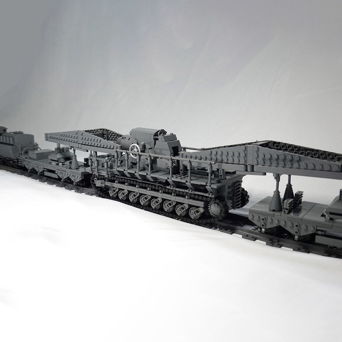 World War II Series German Carl Self-propelled Mortar Railroad-carrying Small Particle Building Blocks Model(2974pcs/Genuine Authorized Static Version) - cubertime