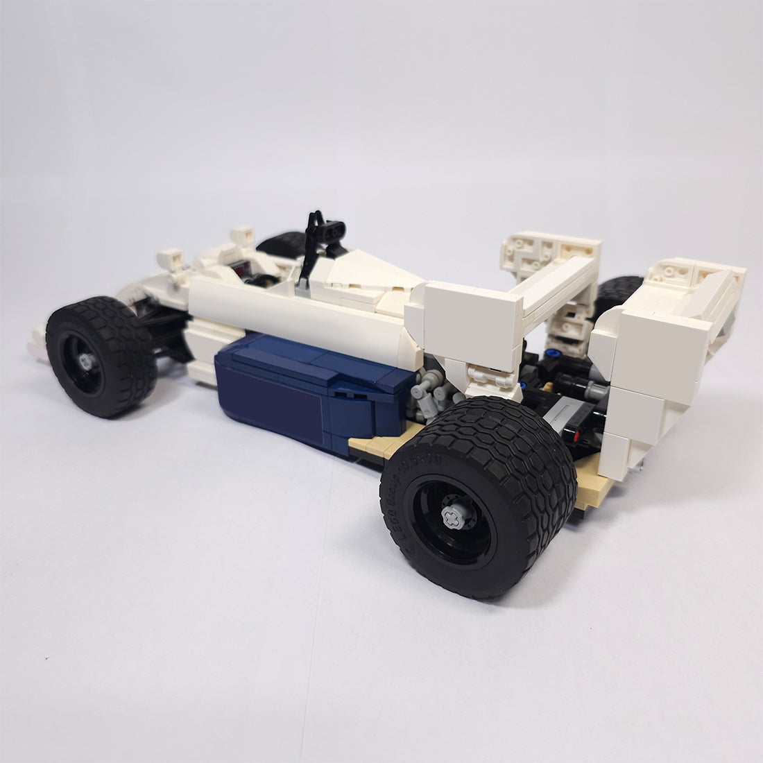 MOC-251154 1/16 Scale Toleman TG184 1984 F1 Monaco GP Race Car Model Building Blocks Set(737PCS/White & Blue) - cubertime