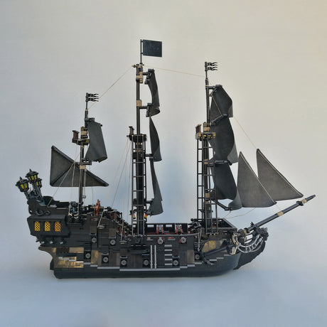 MOC The Black Pearl Medieval Pirate Ship Model Particle Building Blocks Set (3051PCS) - cubertime