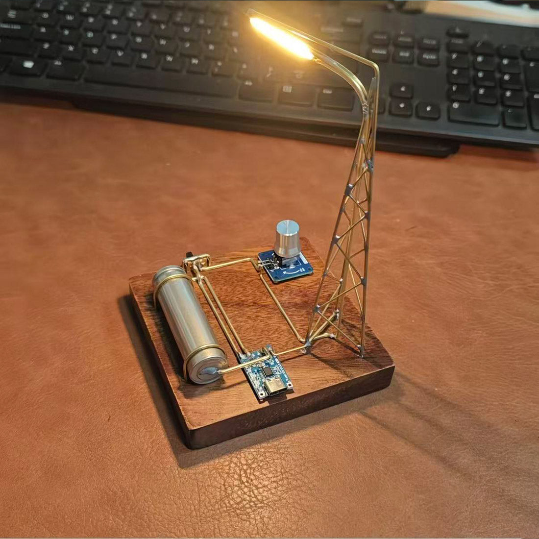 Vintage Industrial Style Metal Wire Desk Lamp DIY Sculpture Kit - cubertime