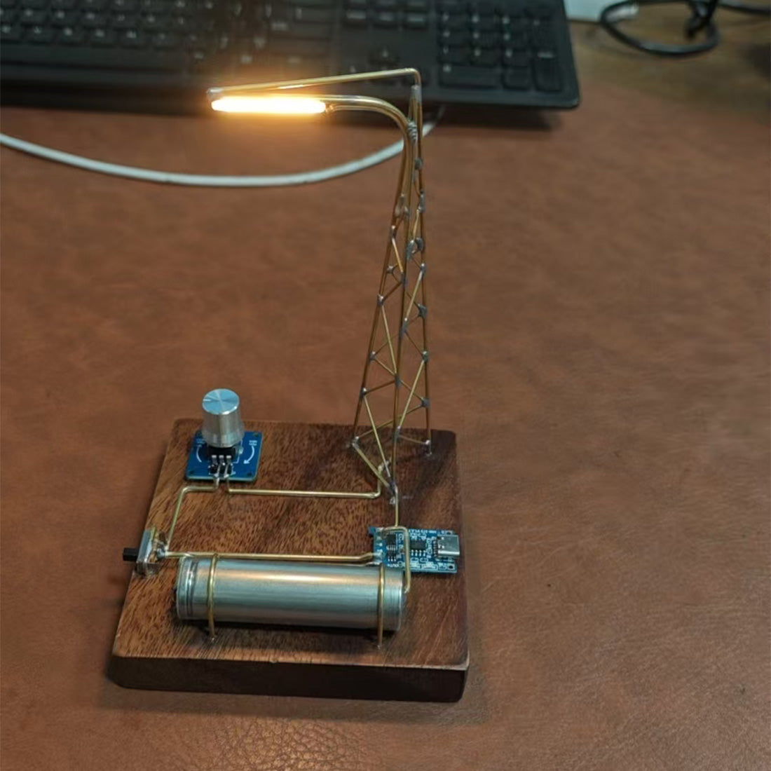 Vintage Industrial Style Metal Wire Desk Lamp DIY Sculpture Kit - cubertime