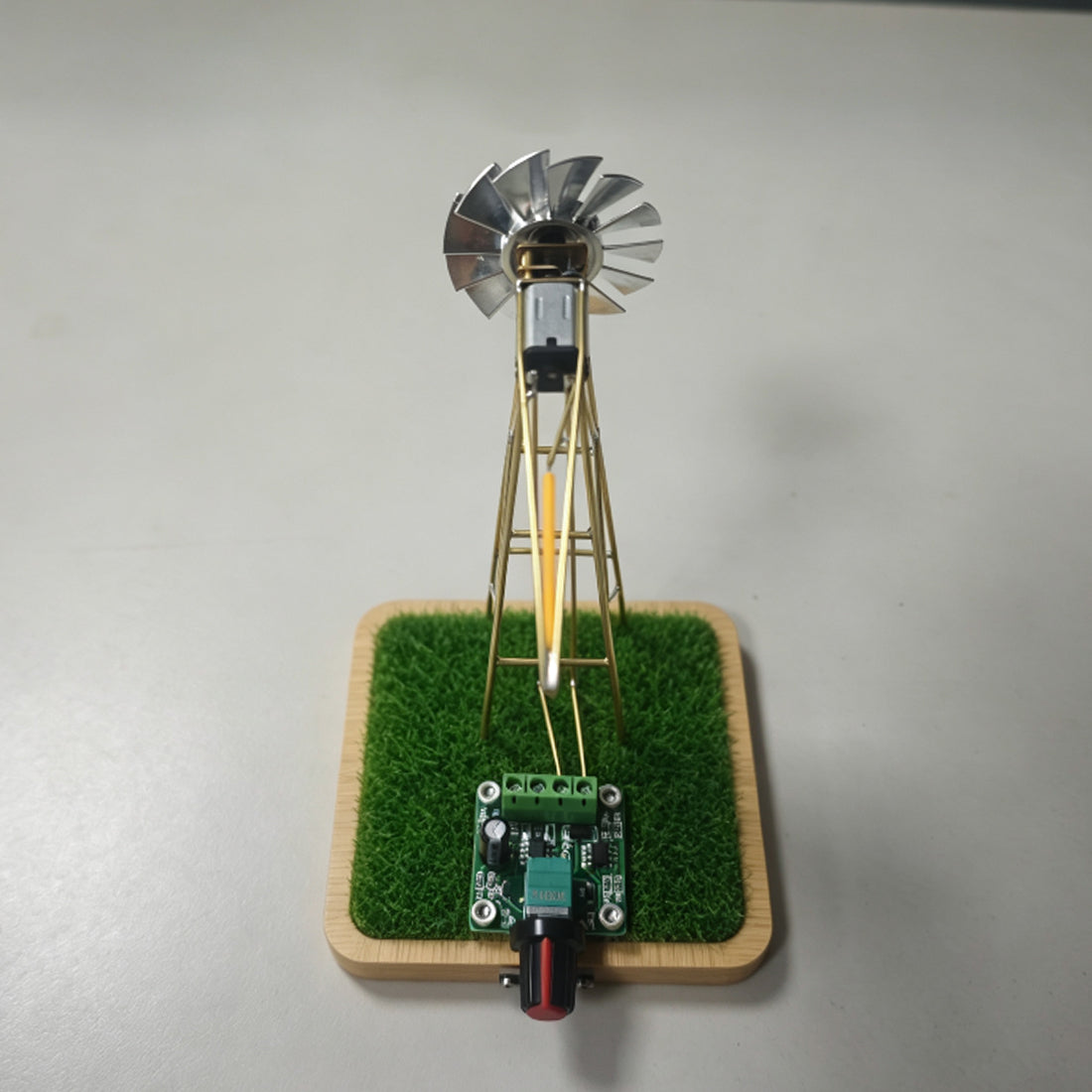 Vintage Industrial Style American Windmill Welding Lamp Metal Wire DIY Sculpture Kit with Stainless Steel Fan (Grass Base Version) - cubertime