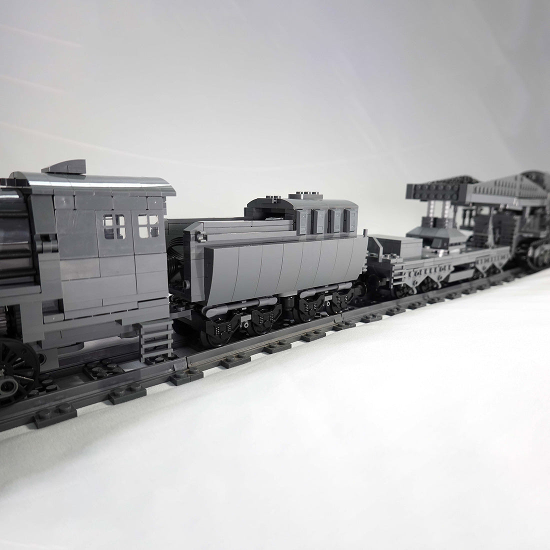 World War II Series German Carl Self-propelled Mortar Railroad-carrying Small Particle Building Blocks Model(2974pcs/Genuine Authorized Static Version) - cubertime